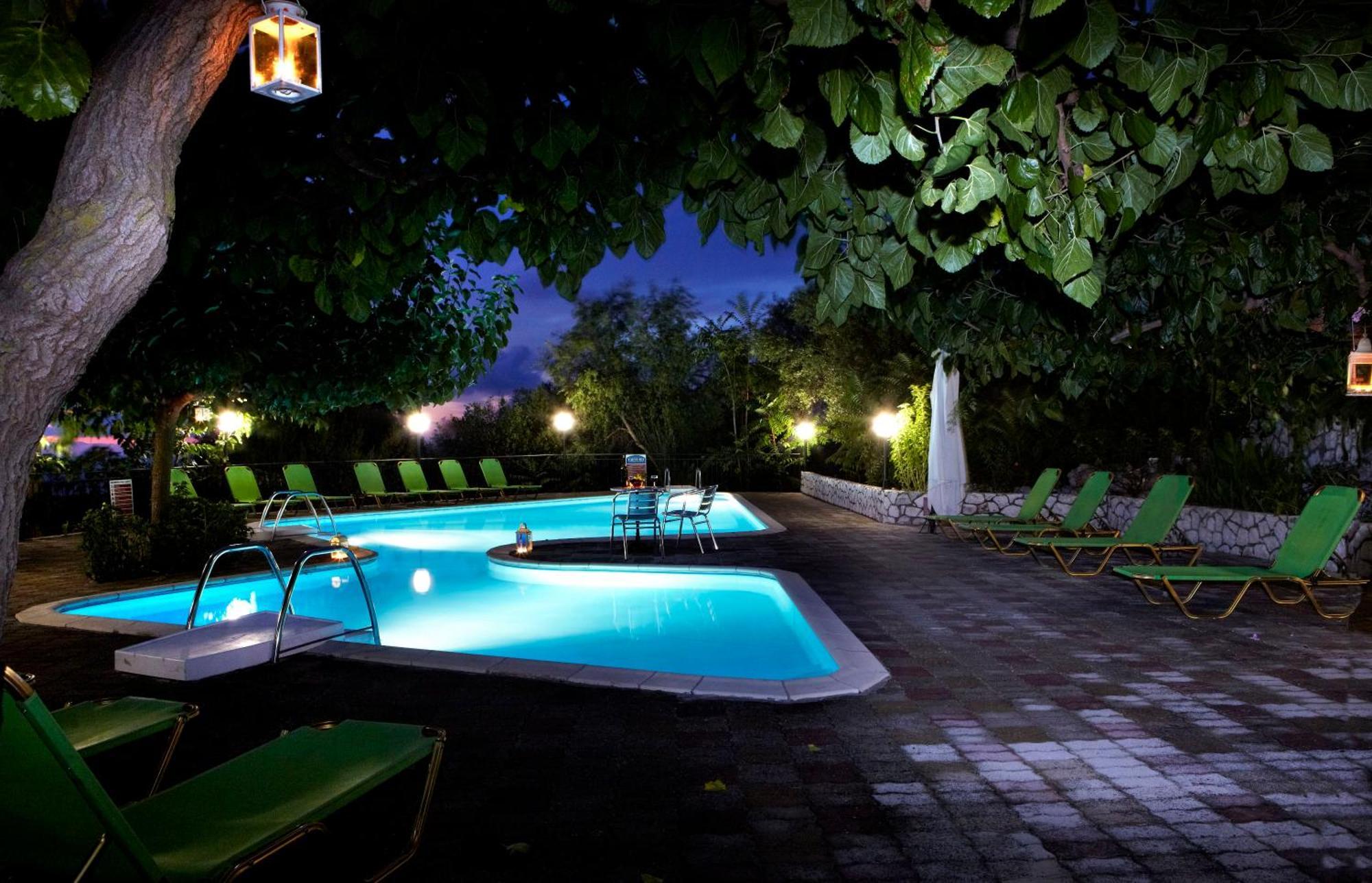 Dafnoudi Hotel Apartments Antipata  외부 사진